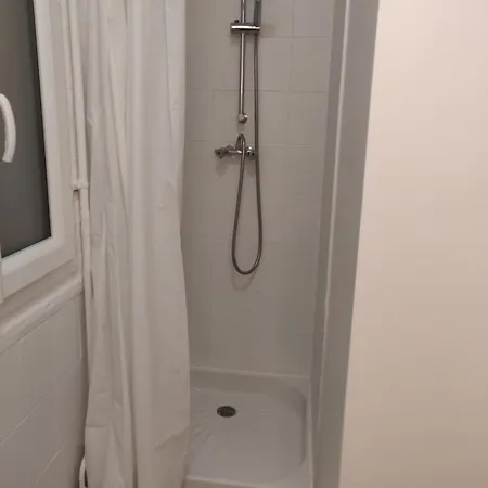 A 2 Pas Du Metro Apartment