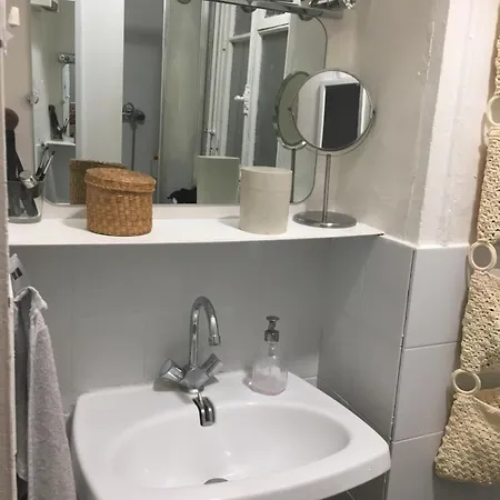 Apartment A 2 Pas Du Metro Paris