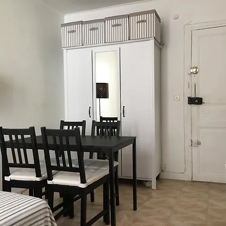 A 2 Pas Du Metro Apartament